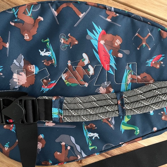 KAVU Rope Sling Bag RARE Bigfoot Yeti Skiing Print NEW - Picture 7 of 7